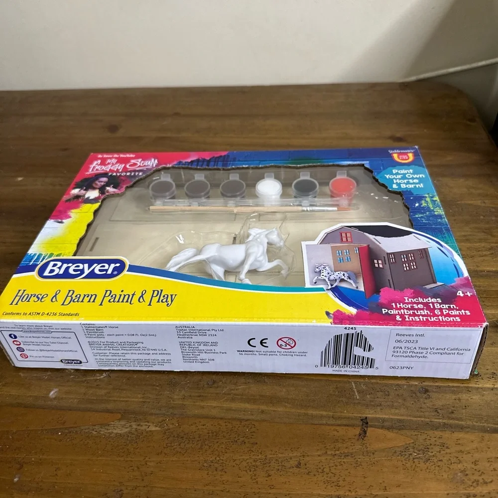 Breyer Paint Your Own Barn and Horse Set Craft Gift Kit NEW 1:32 Tennesse Walker